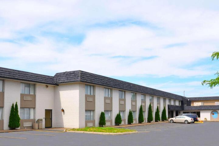 Avalon Inn サンダスキー エクステリア 写真